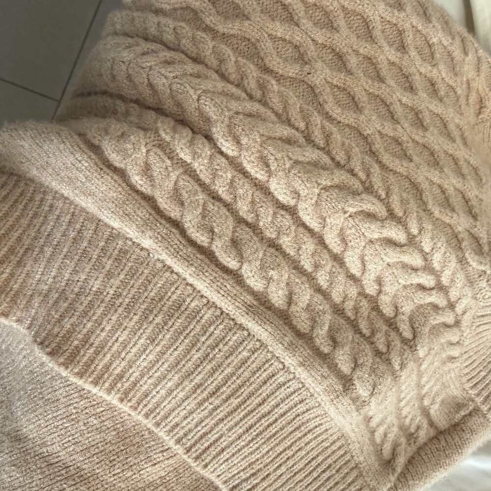 NWOT Cyrus medium cream sweater vest - Picture 5 of 5